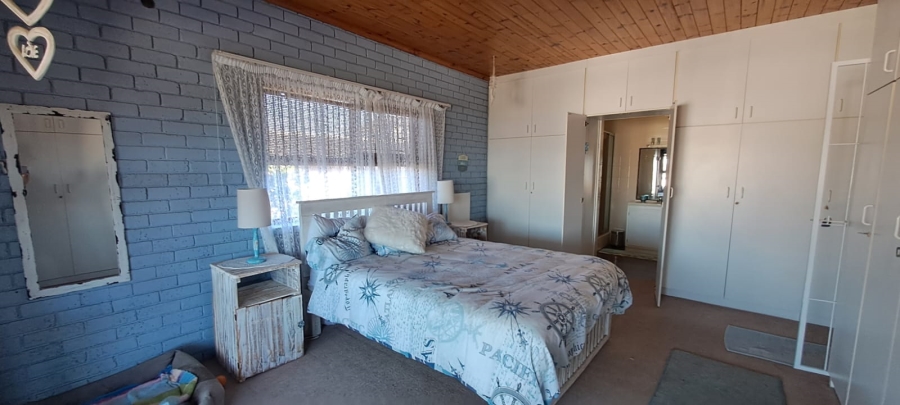 5 Bedroom Property for Sale in Britannia Bay Western Cape